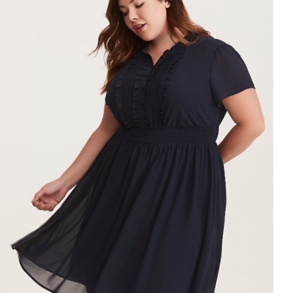 NWT Navy flutter/sleeve Torrid dress